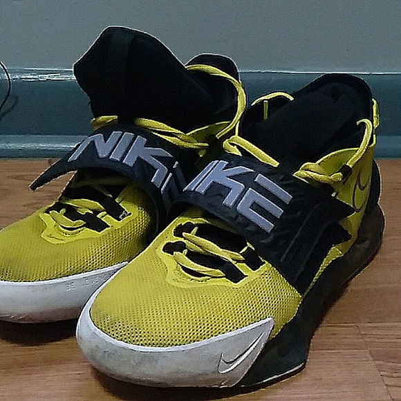 Shoes - Picture 1 of 2